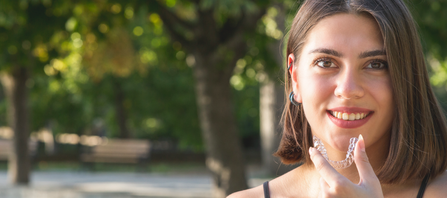 Invisalign en Colombia: La manera más estética de enderezar tus dientes